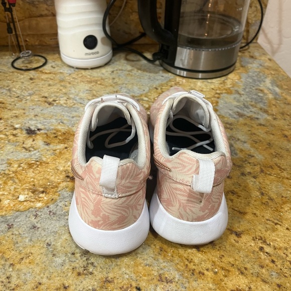 Nike roshe size 3.5 - Picture 4 of 8